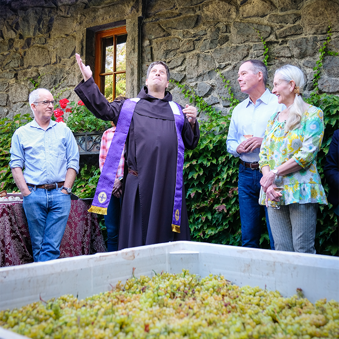 Far Niente harvest - Blessing of the grapes